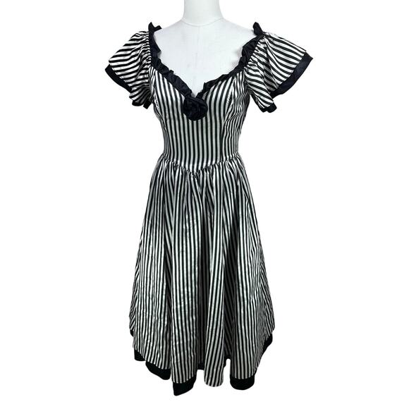 Gunne Sax Dresses & Skirts - VTG 70s Gunne Sax black white stripe Women dress size 5 whimsygoth emo grunge